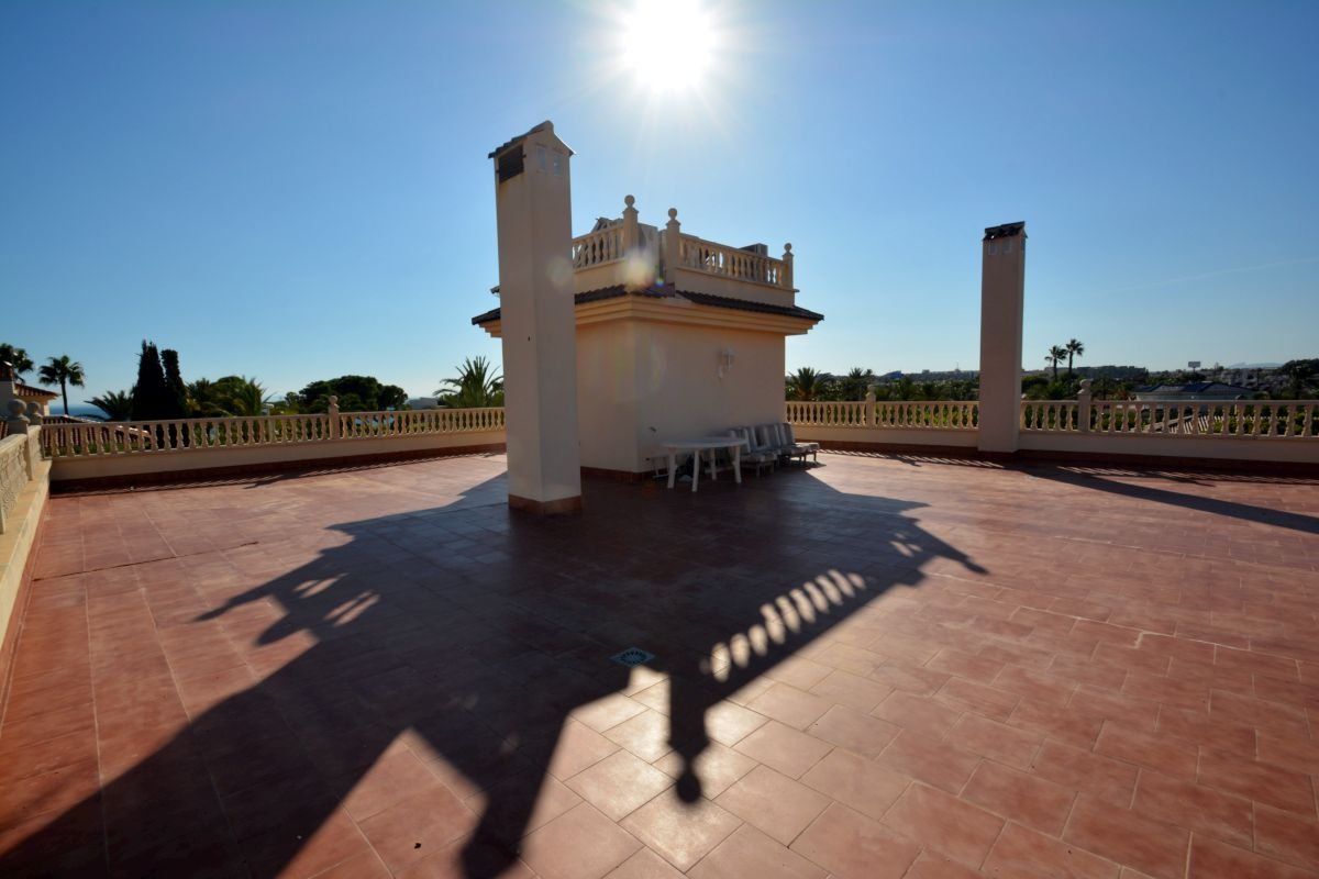 Beautiful, spacious and exclusive villa in the best area of Cabo Roig, just 150 metres from the beach