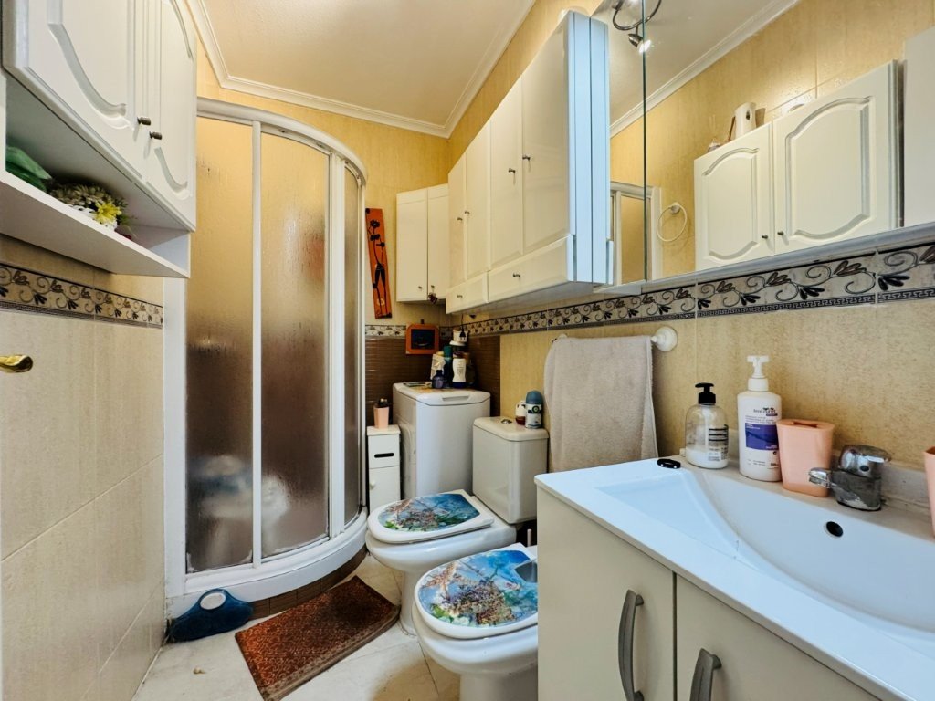 Ground floor apartment with 2 bedrooms and 1 bathroom just 200 meters from the beach