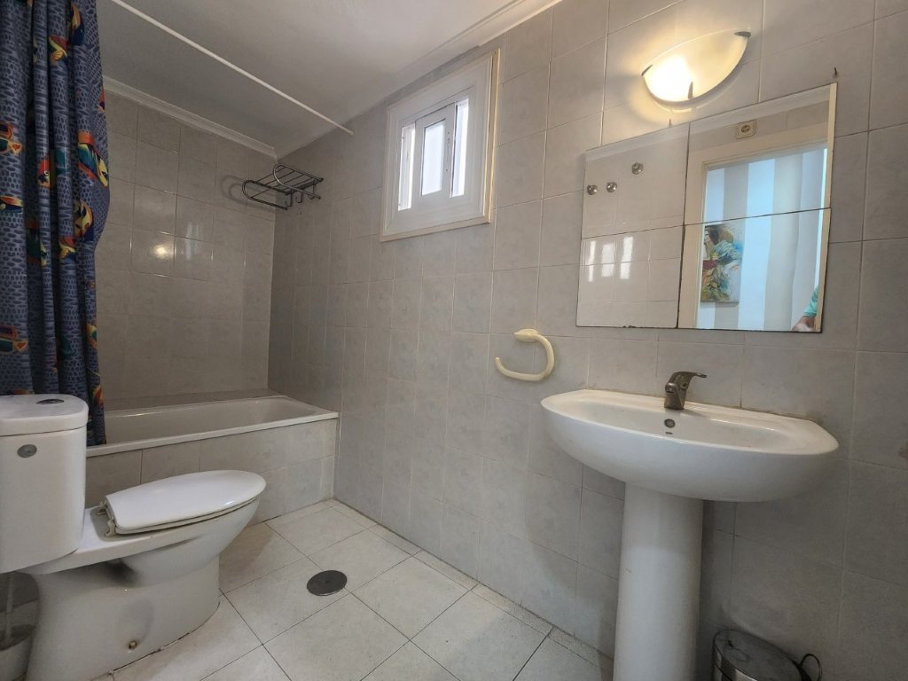 Apartment with 1 bedroom, 1 bathroom and communal pool just 300 meters from the beach