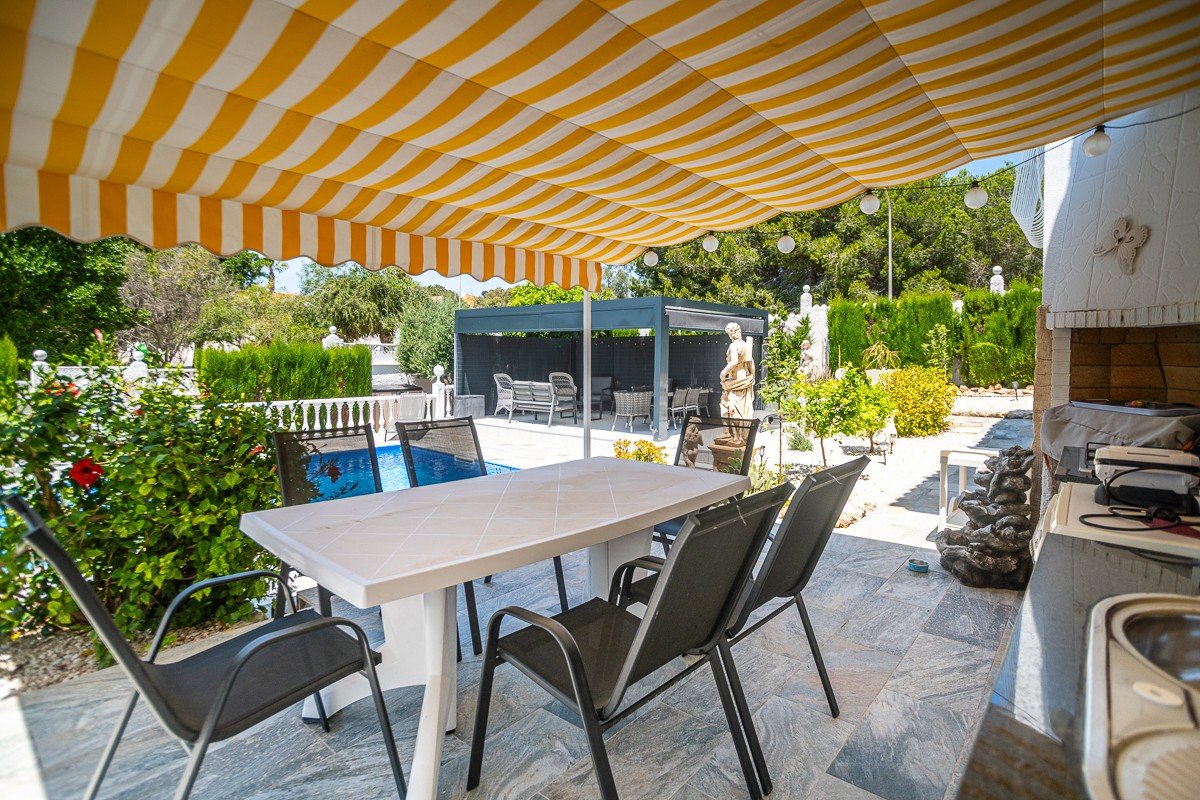 Exclusive Andalusian Villa with Private Pool in La Marina - Luxury living under the Spanish sun