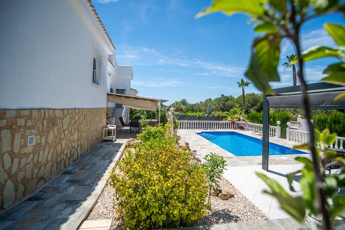 Exclusive Andalusian Villa with Private Pool in La Marina - Luxury living under the Spanish sun