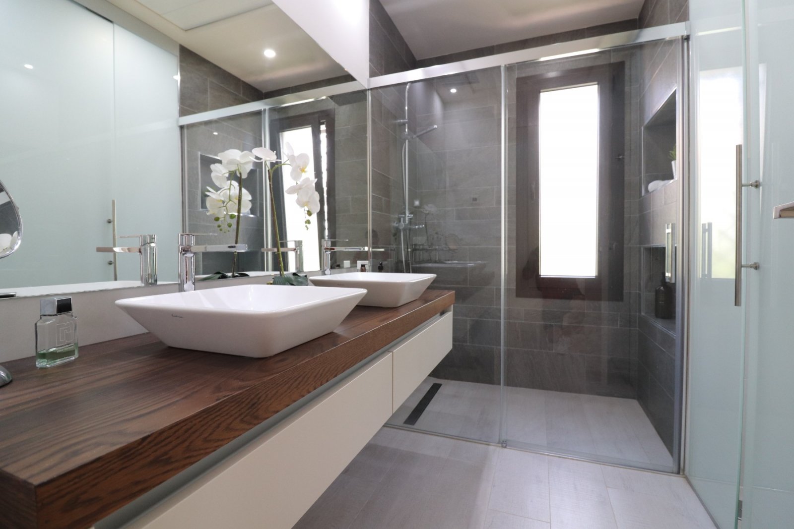 Exclusive villa with 3 bedrooms, 2 bathrooms and a communal pool at La Finca Golf Resort