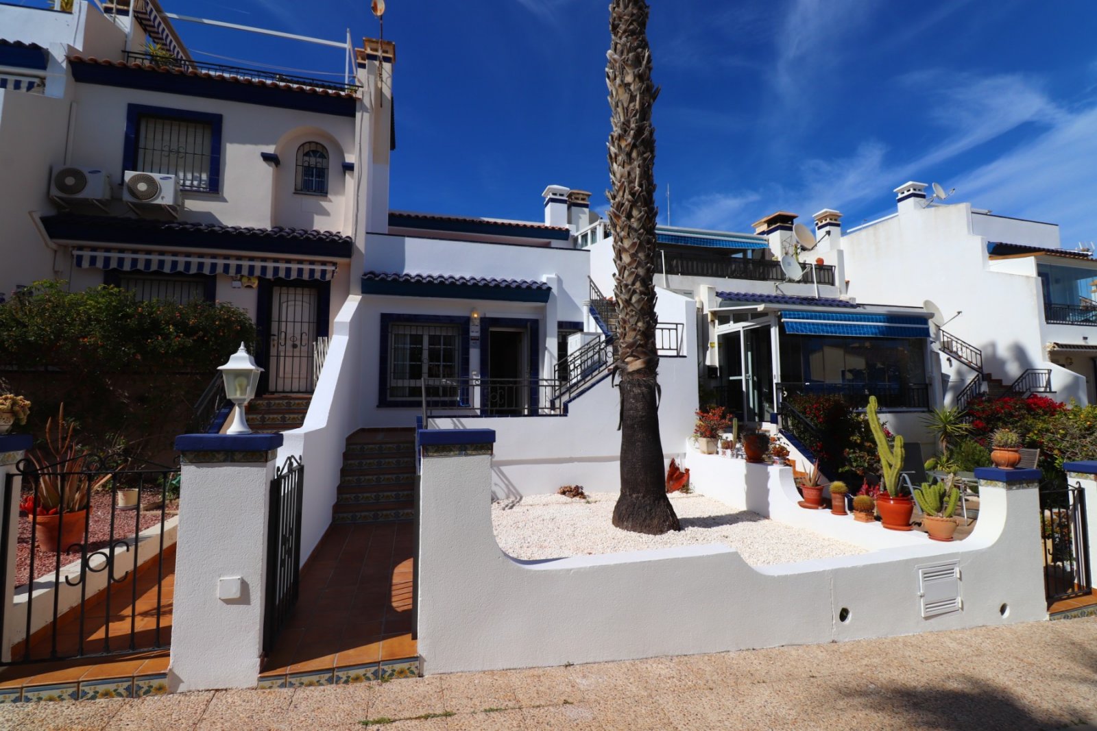 Villamartín: Two Bedroom Bungalow with roof terrace and communal pool Villamartín: Two Bedroom Bungalow with roof terrace and communal pool