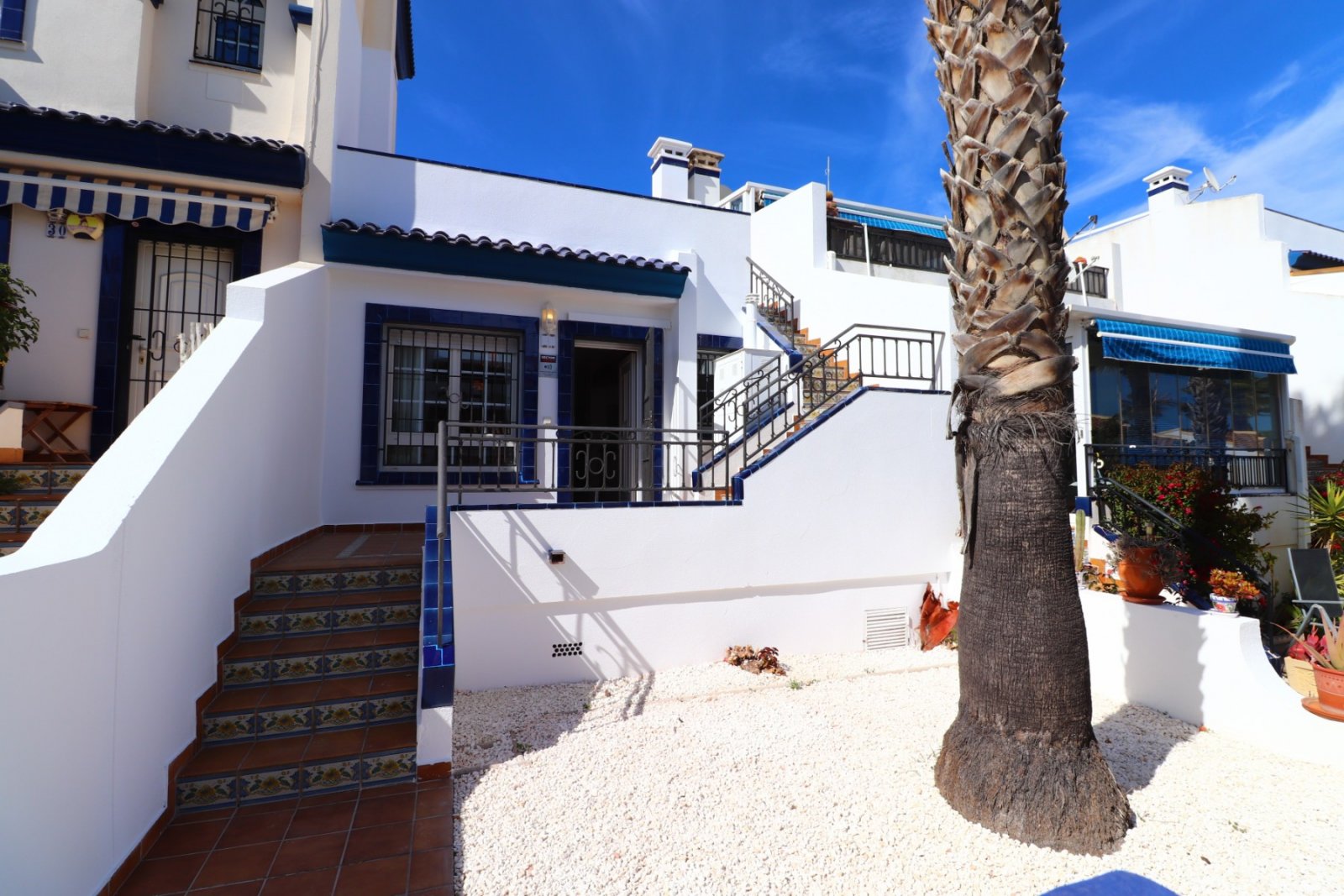 Two Bedroom Bungalow with roof terrace and communal pool