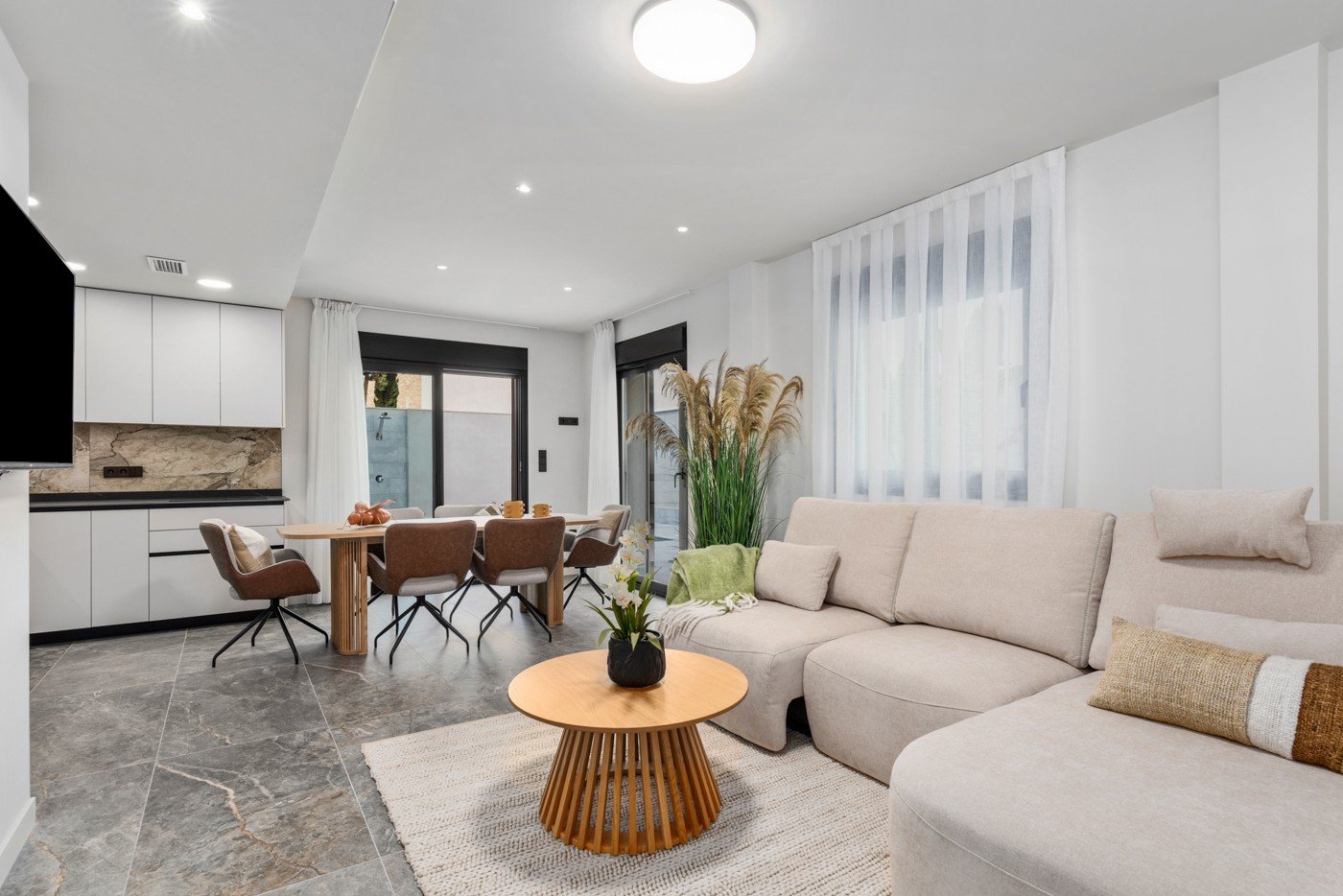 Renovated semi-detached house with 4 bedrooms, 3 bathrooms, a roof terrace, a private pool and sea views