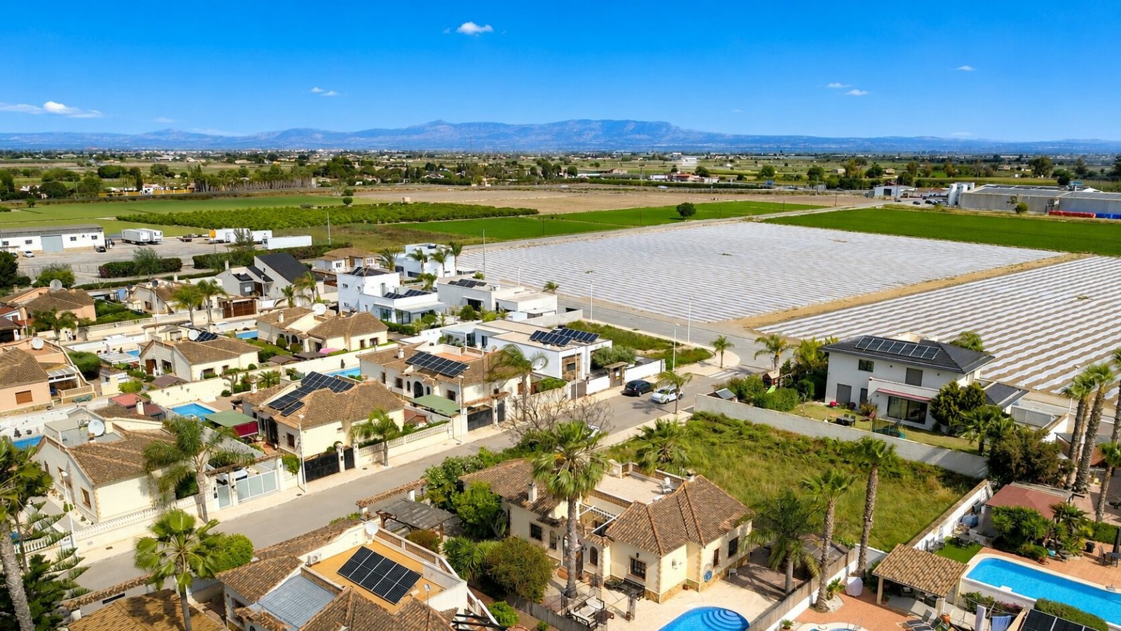 Villa with 3 bedrooms, 2 bathrooms, a roof terrace and a private swimming pool