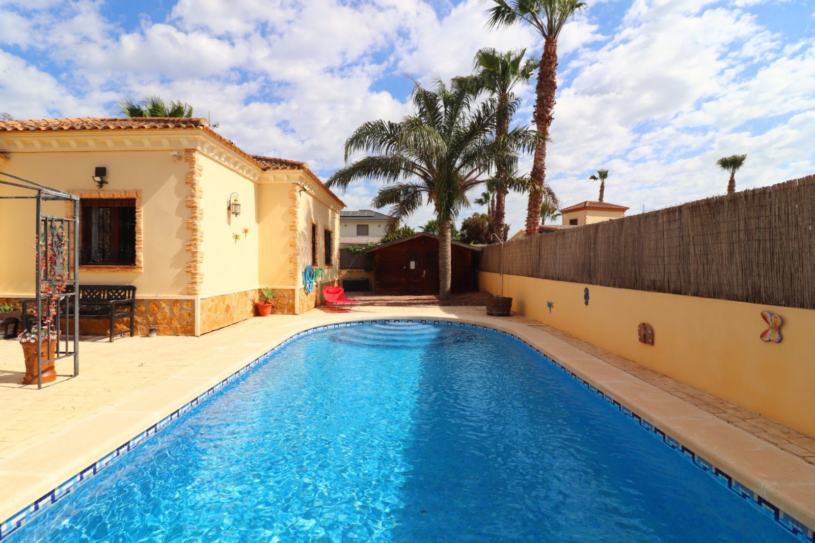 Villa with 3 bedrooms, 2 bathrooms, a roof terrace and a private swimming pool