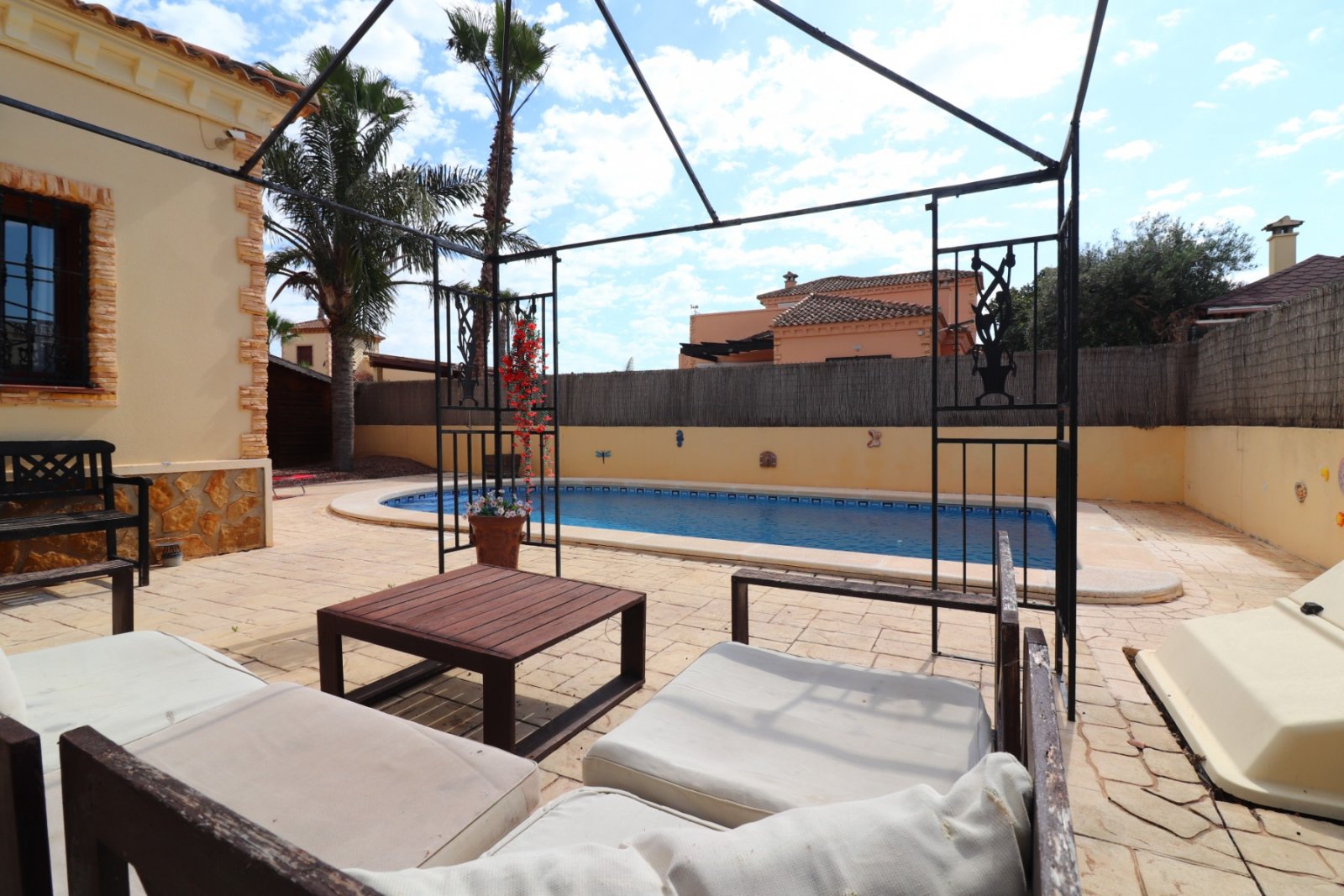 Villa with 3 bedrooms, 2 bathrooms, a roof terrace and a private swimming pool