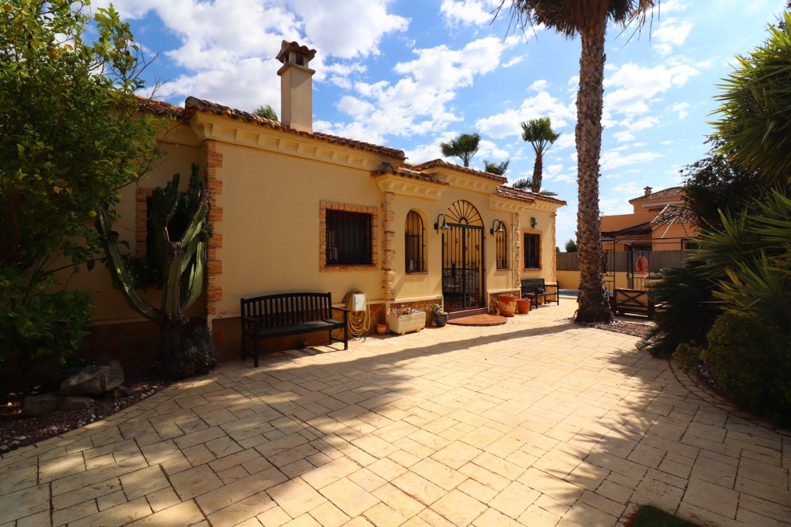 Villa with 3 bedrooms, 2 bathrooms, a roof terrace and a private swimming pool