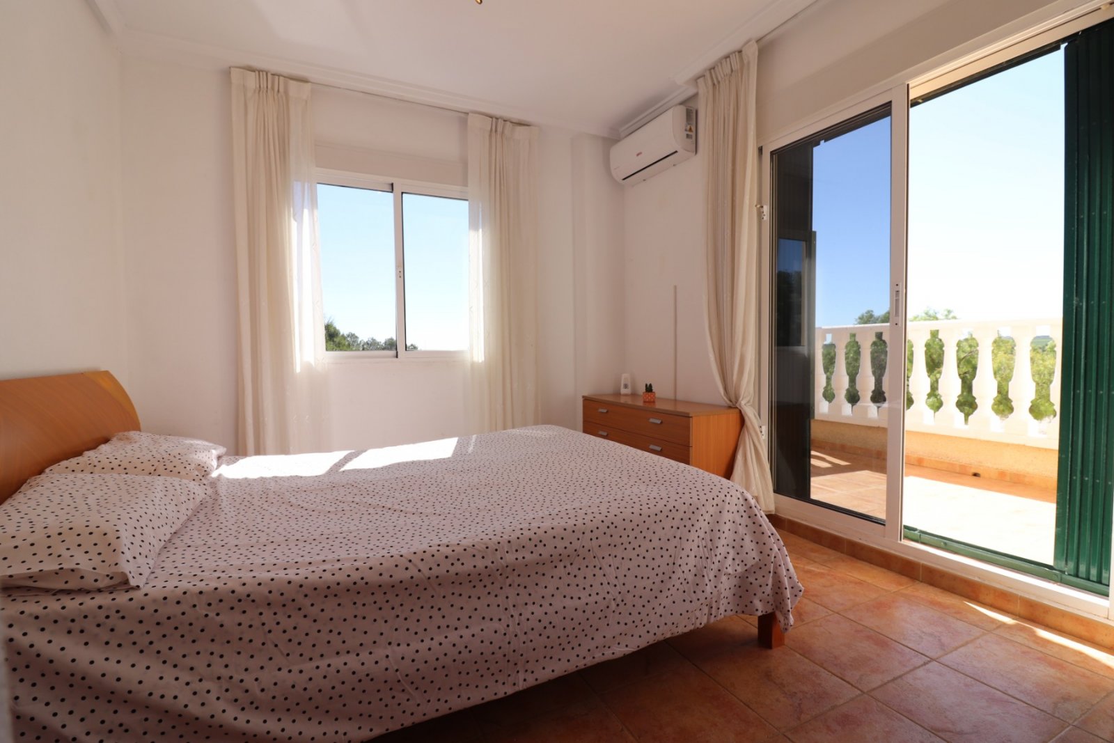 Detached Villa with 3 bedrooms, 2 bathrooms, a guest toilet, a garage and a private swimming pool in Lakeview Mansions