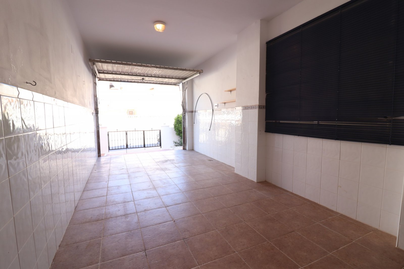 Detached Villa with 3 bedrooms, 2 bathrooms, a guest toilet, a garage and a private swimming pool in Lakeview Mansions