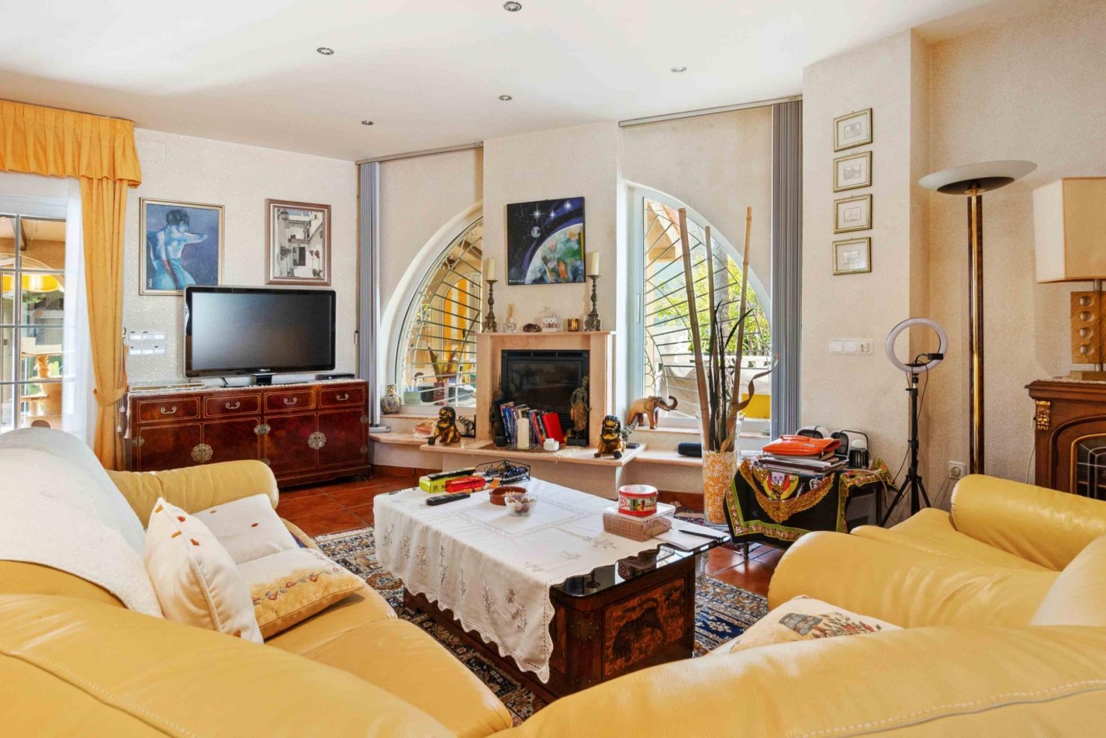 Magnificent detached villa with 3 bedrooms, 4 bathrooms, a gym, a sauna, a garage and a private pool, just 1 km from the beach