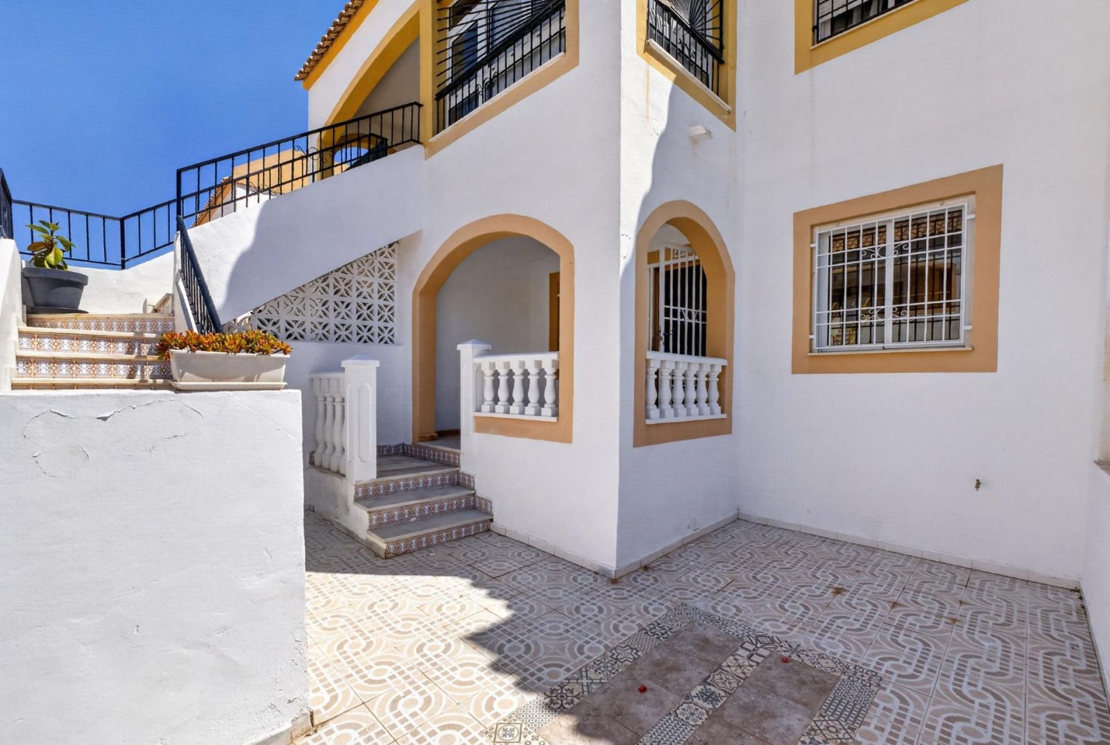 Torrevieja: Ground floor apartment with terrace, patio and communal pool Torrevieja: Ground floor apartment with terrace, patio and communal pool
