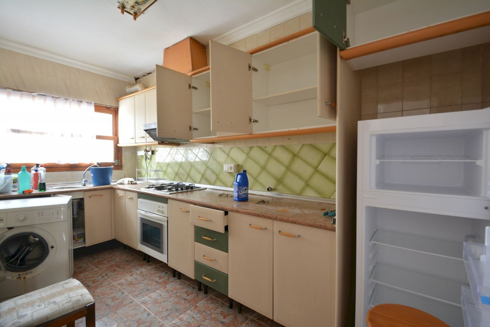 Spacious 4-Bedroom Townhouse with Great Potential in El Limonar