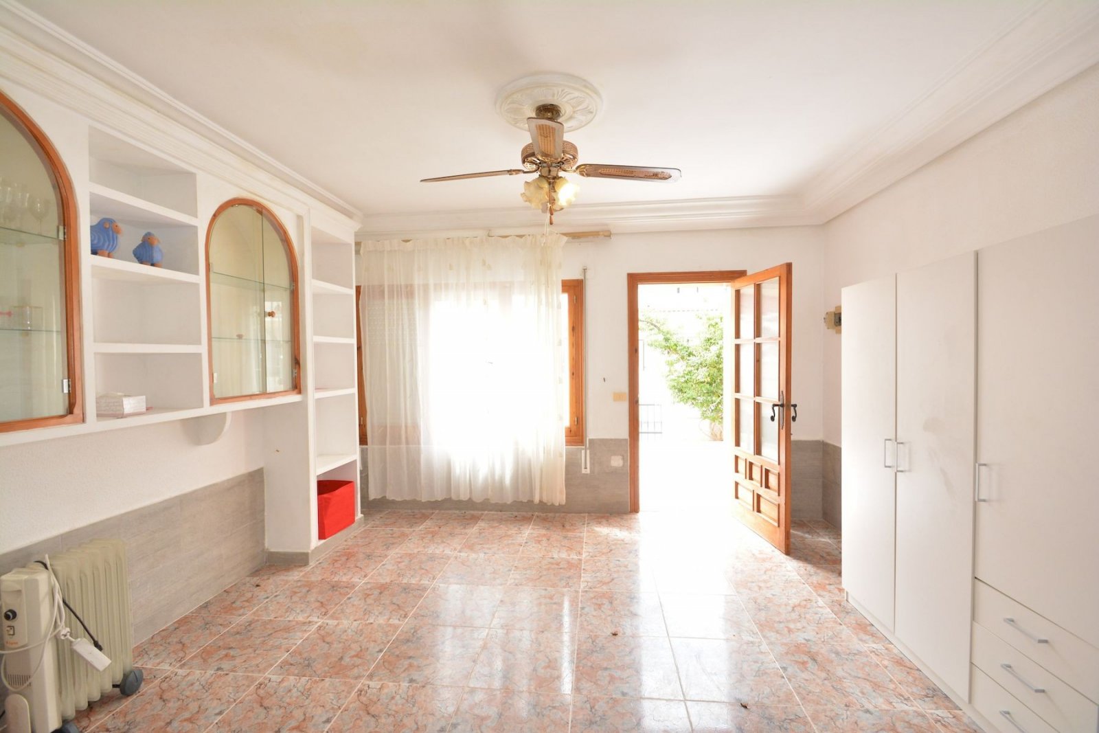 Spacious 4-Bedroom Townhouse with Great Potential in El Limonar