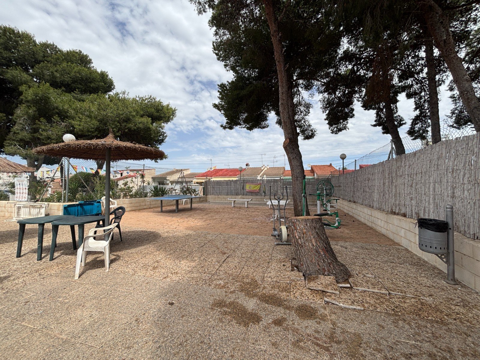 Spacious 4-Bedroom Townhouse with Great Potential in El Limonar