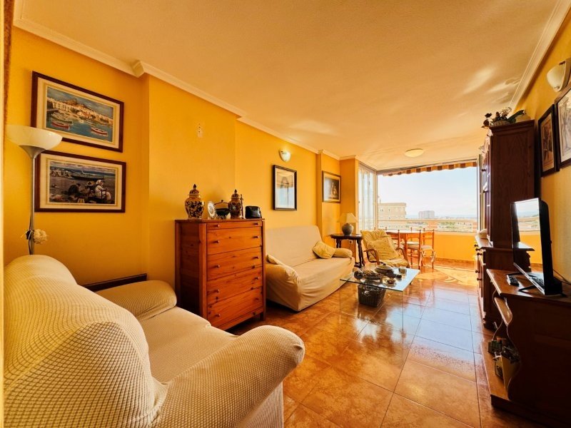 Apartment with 2 bedrooms, 1 bathroom, a covered parking space, communal pool and sea views