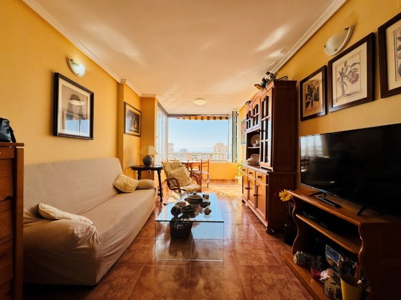 Apartment with 2 bedrooms, 1 bathroom, a covered parking space, communal pool and sea views