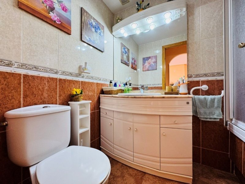 Apartment with 2 bedrooms, 1 bathroom, a covered parking space, communal pool and sea views