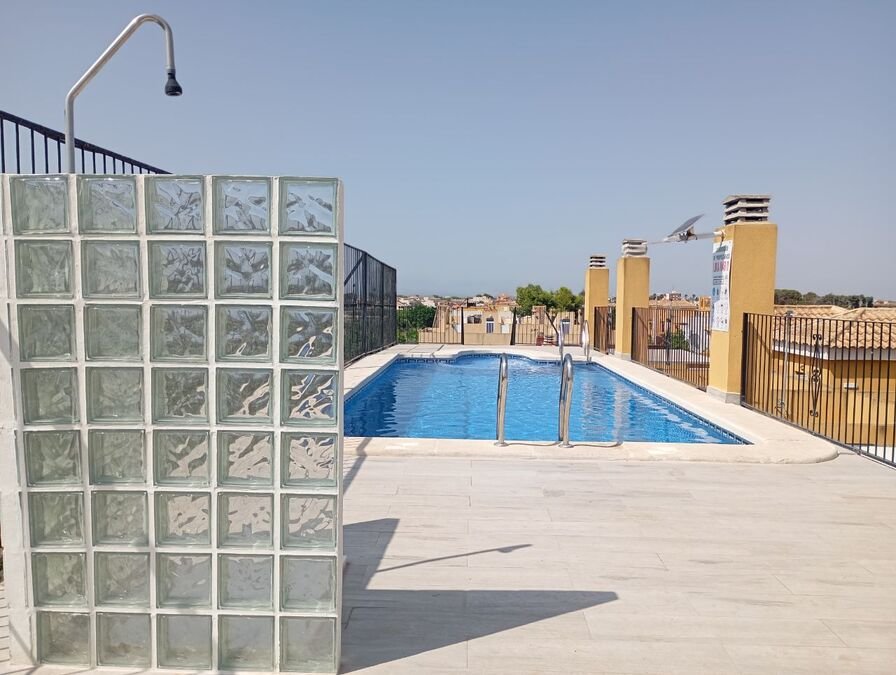 Apartment with 2 bedrooms, 2 bathrooms, roof terrace and communal swimming pool
