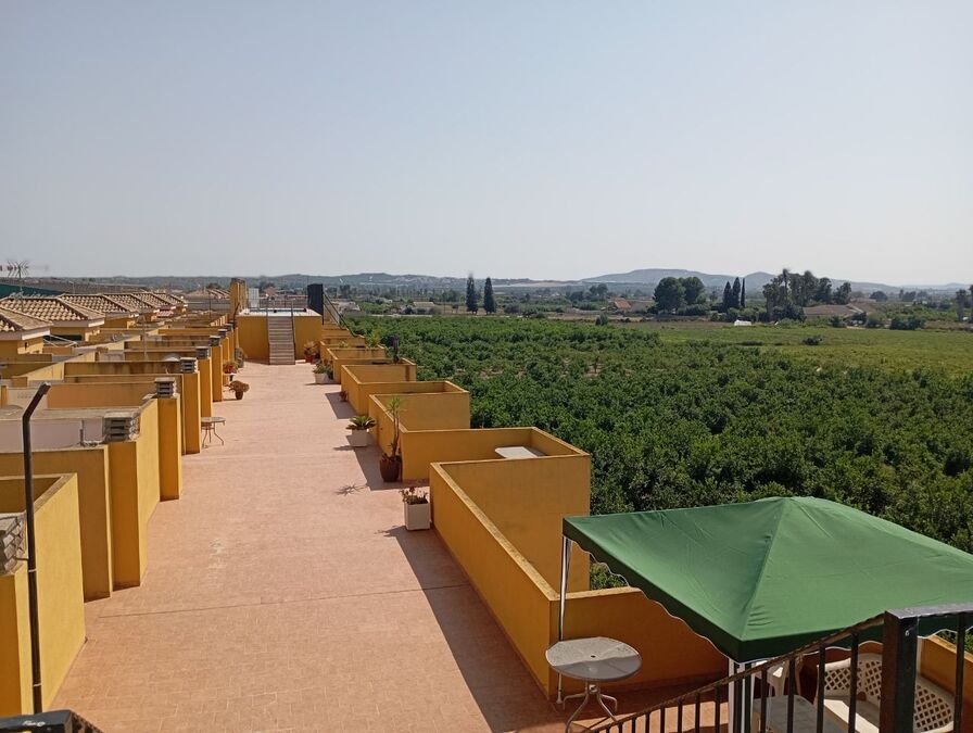 Apartment with 2 bedrooms, 2 bathrooms, roof terrace and communal swimming pool