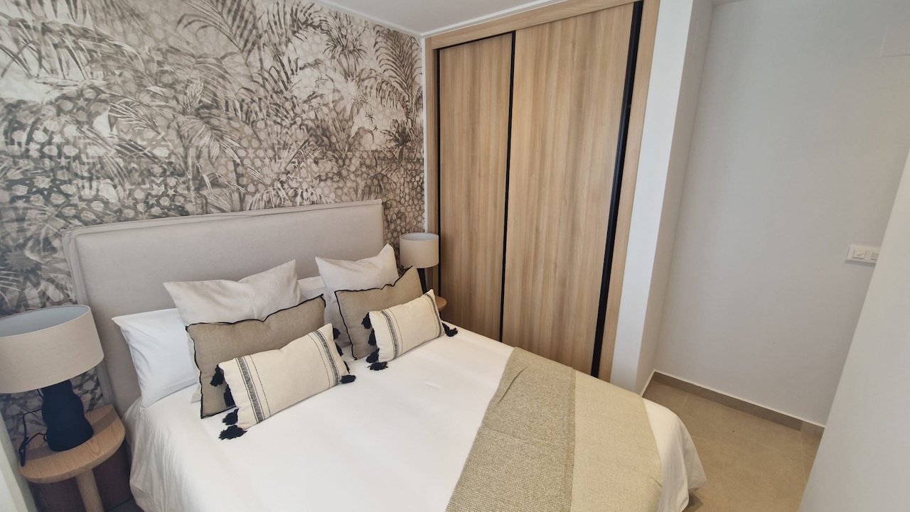 Ground floor apartments with 3 bedrooms, 2 bathrooms, private parking and communal pool at Lo Romero Golf Course