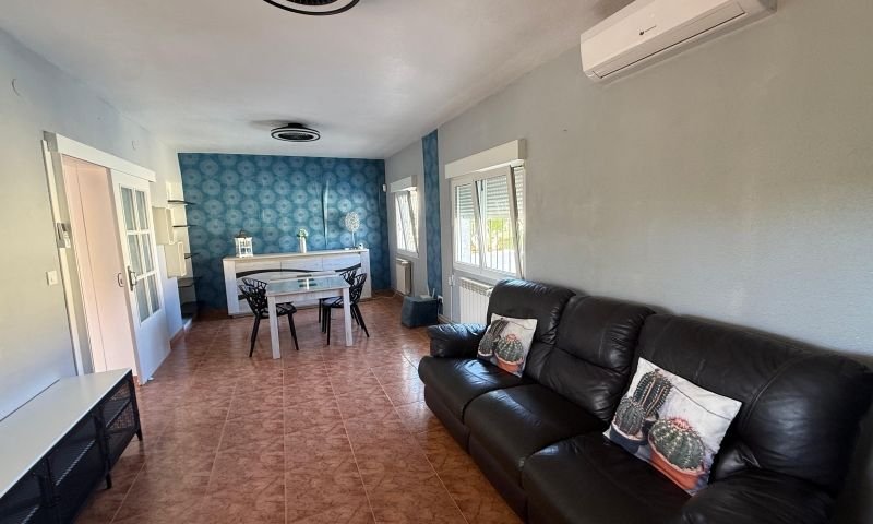 A beautiful property in El Pinar de Campoverde comprising a main house, a guest house, a garage and a private swimming pool
