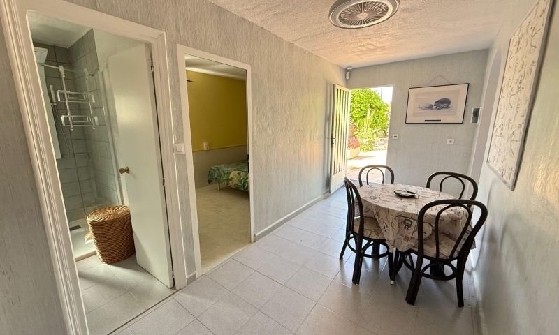 A beautiful property in El Pinar de Campoverde comprising a main house, a guest house, a garage and a private swimming pool