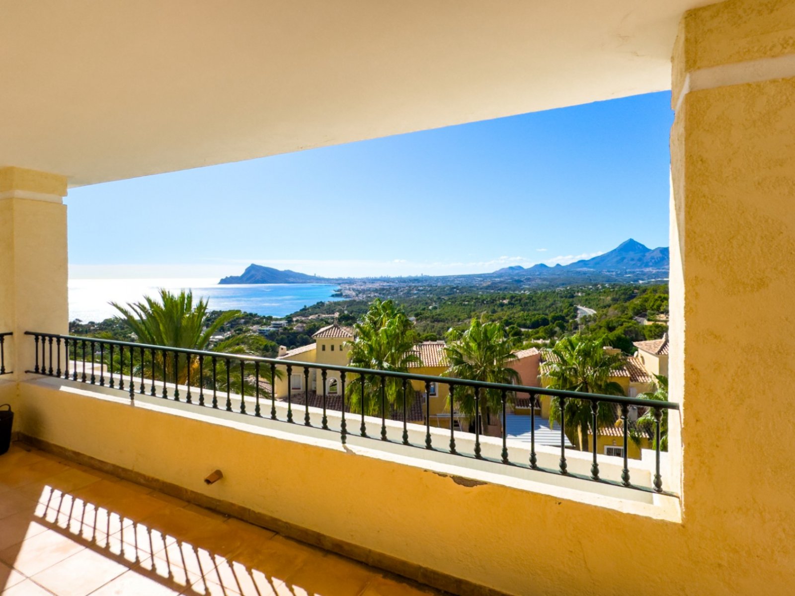 Apartment with Large Terrace and Sea Views in Altea Hills