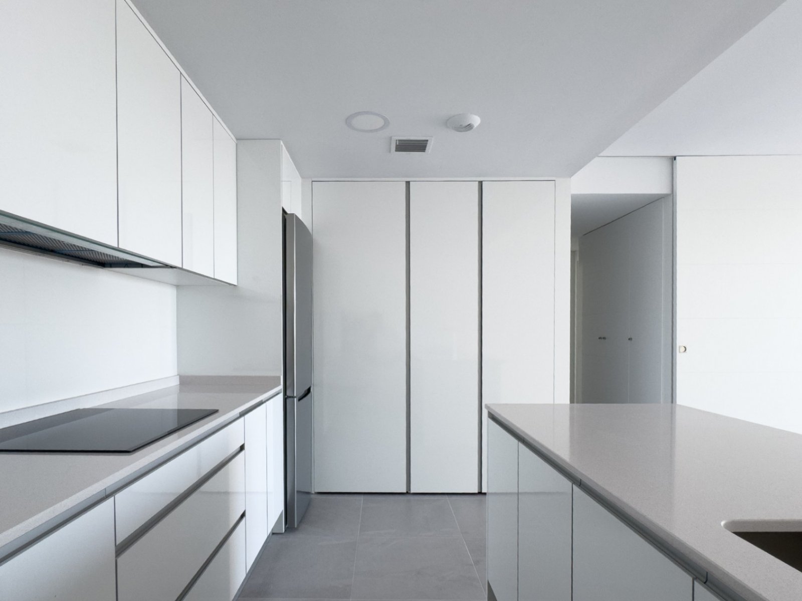 Newly built modern 2 bedroom apartment with sea views, recently handed over