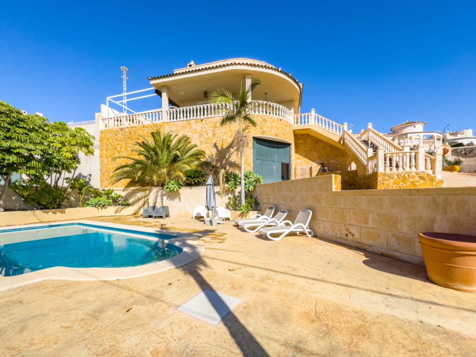 Mediterranean Villa with Sea Views and walking distance to the sea