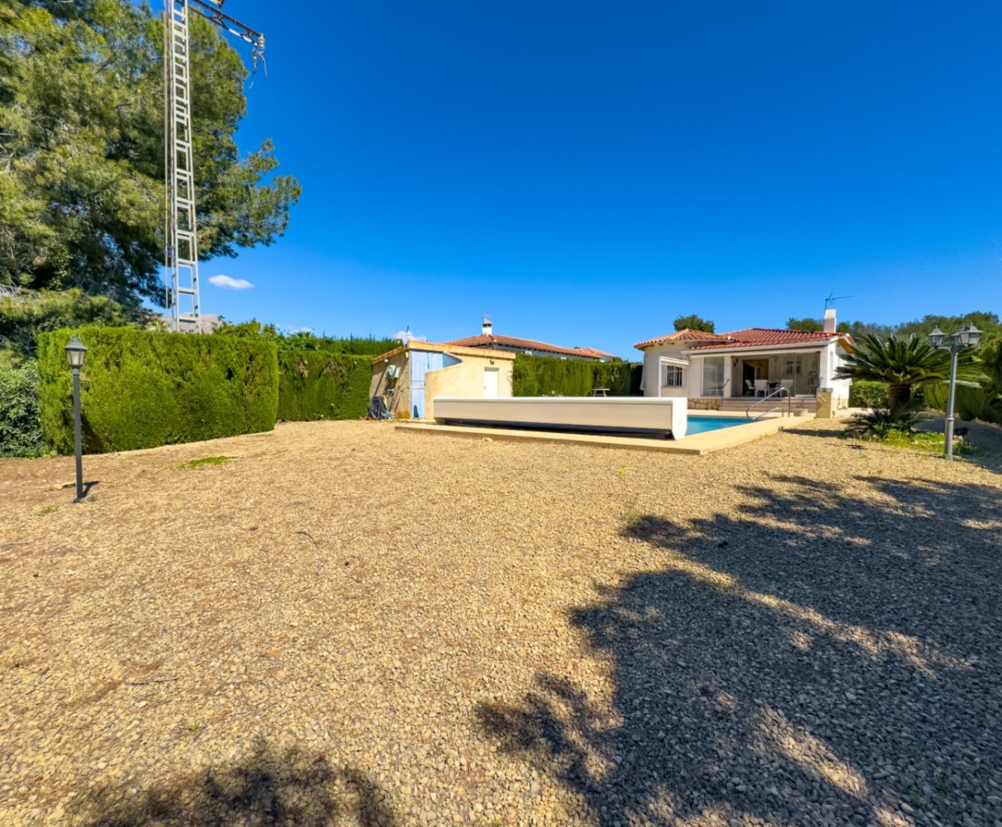 Single-storey villa with 3 bedrooms, 1 bathroom, garage and private swimming pool in Barranco Hondo