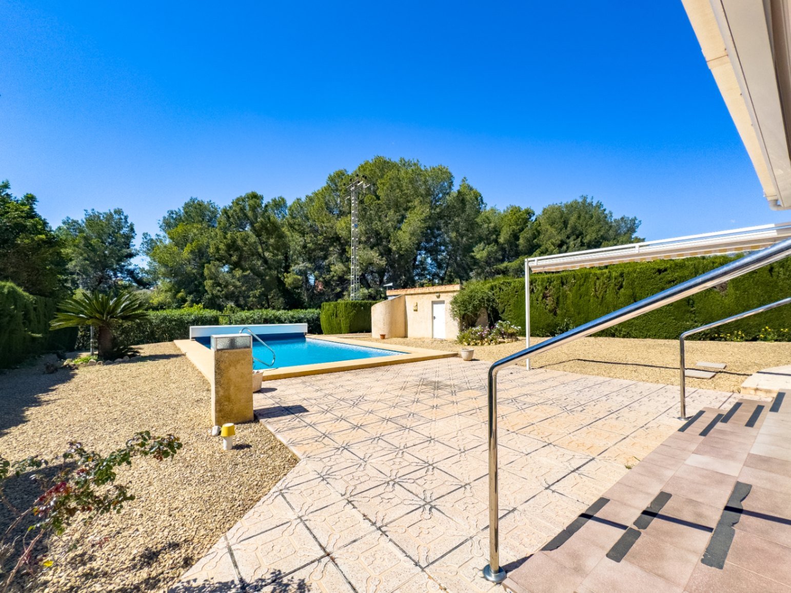 Single-storey villa with 3 bedrooms, 1 bathroom, garage and private swimming pool in Barranco Hondo