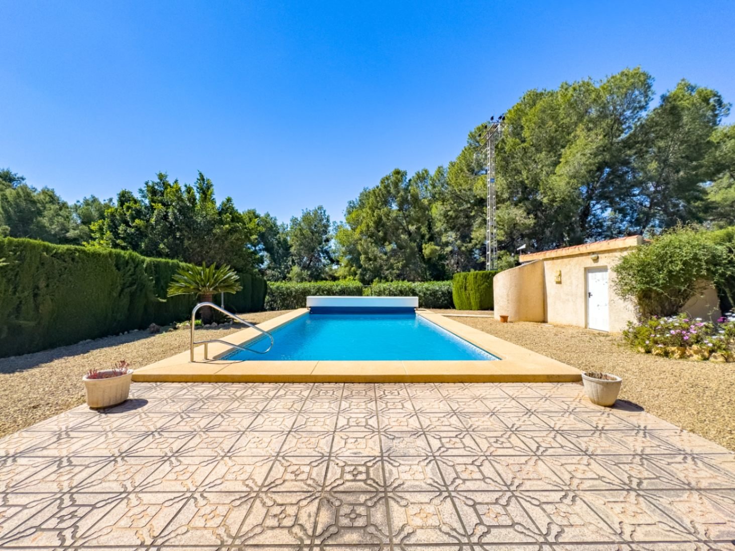Single-storey villa with 3 bedrooms, 1 bathroom, garage and private swimming pool in Barranco Hondo