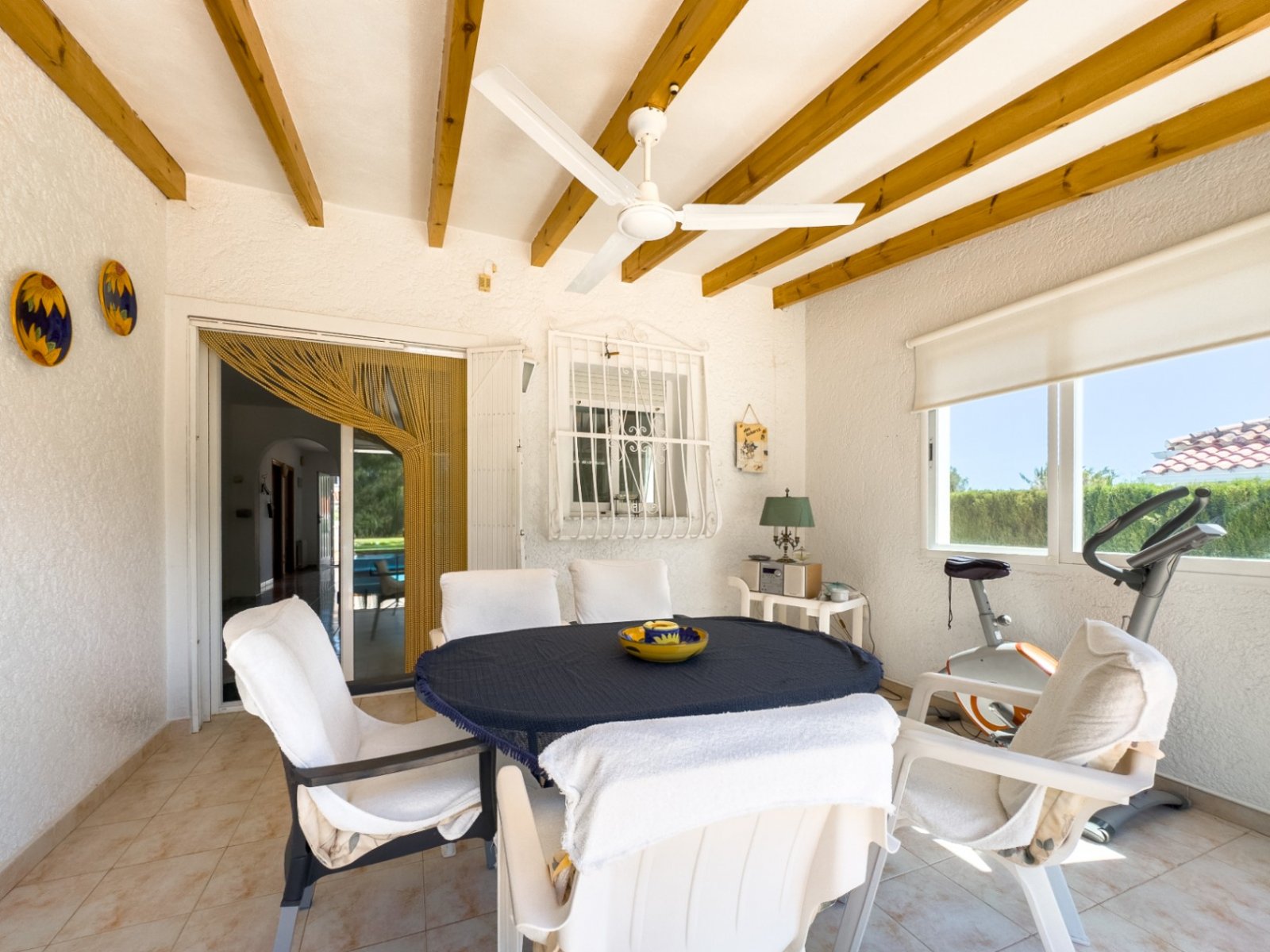 Single-storey villa with 3 bedrooms, 1 bathroom, garage and private swimming pool in Barranco Hondo