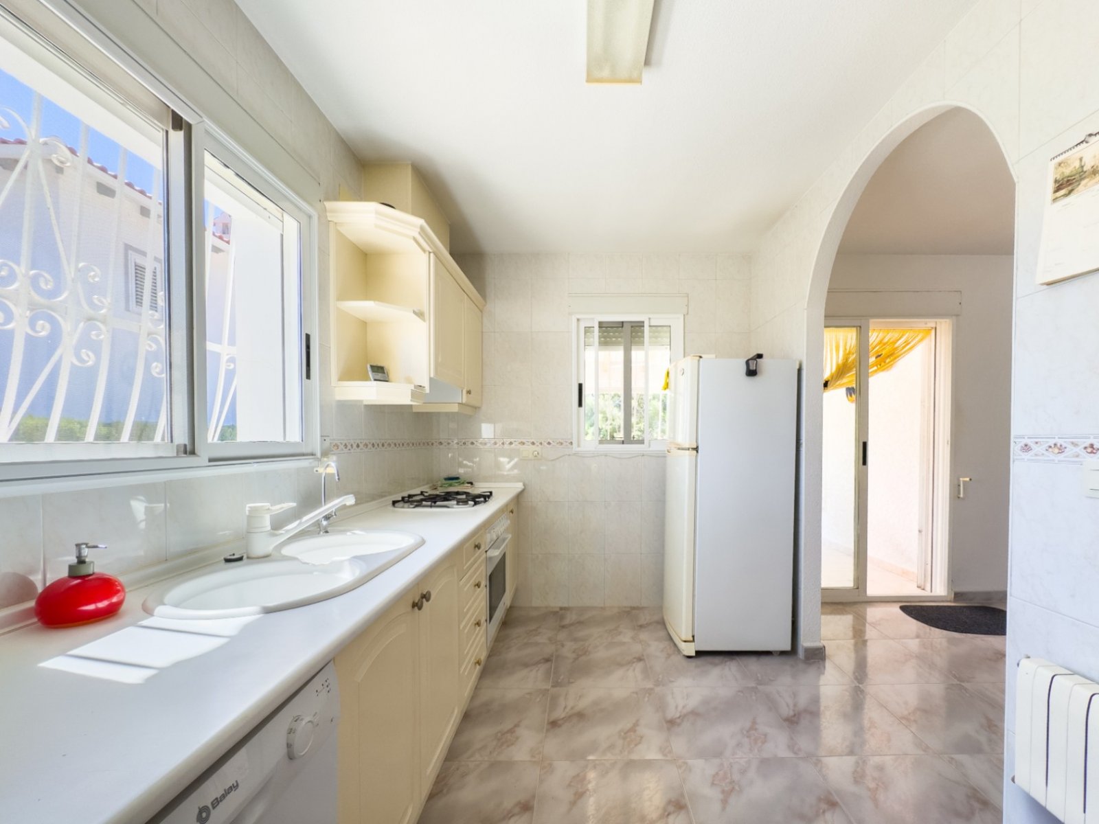 Single-storey villa with 3 bedrooms, 1 bathroom, garage and private swimming pool in Barranco Hondo