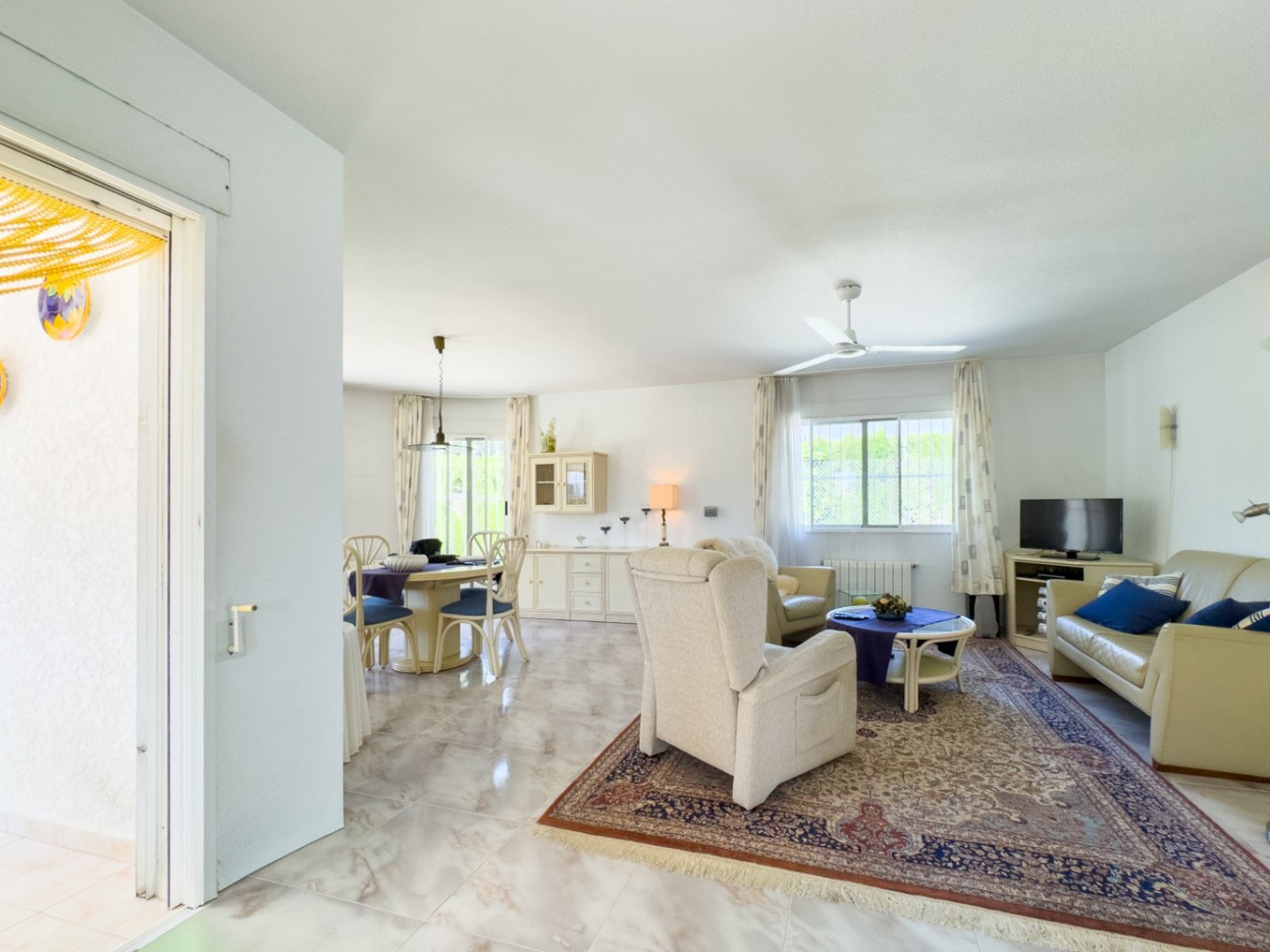 Single-storey villa with 3 bedrooms, 1 bathroom, garage and private swimming pool in Barranco Hondo