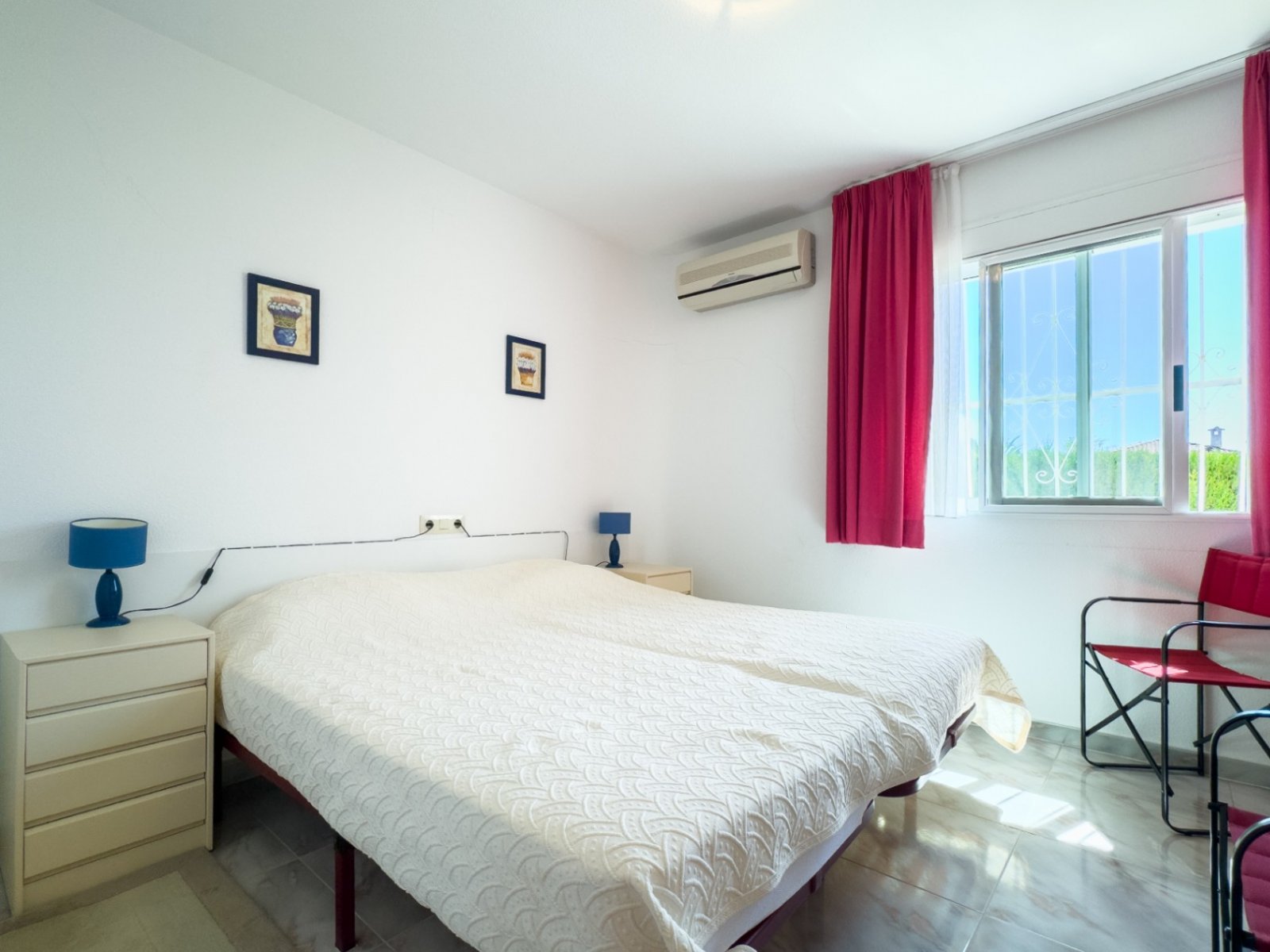 Single-storey villa with 3 bedrooms, 1 bathroom, garage and private swimming pool in Barranco Hondo