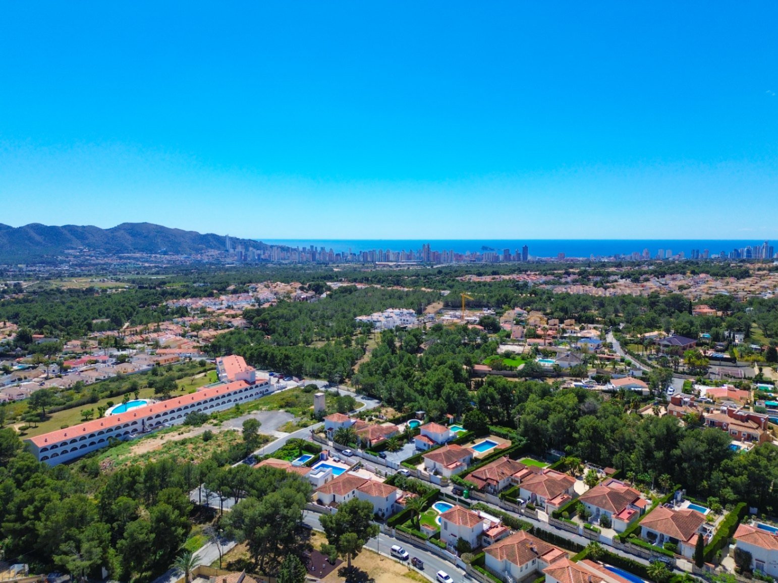 Single-storey villa with 3 bedrooms, 1 bathroom, garage and private swimming pool in Barranco Hondo