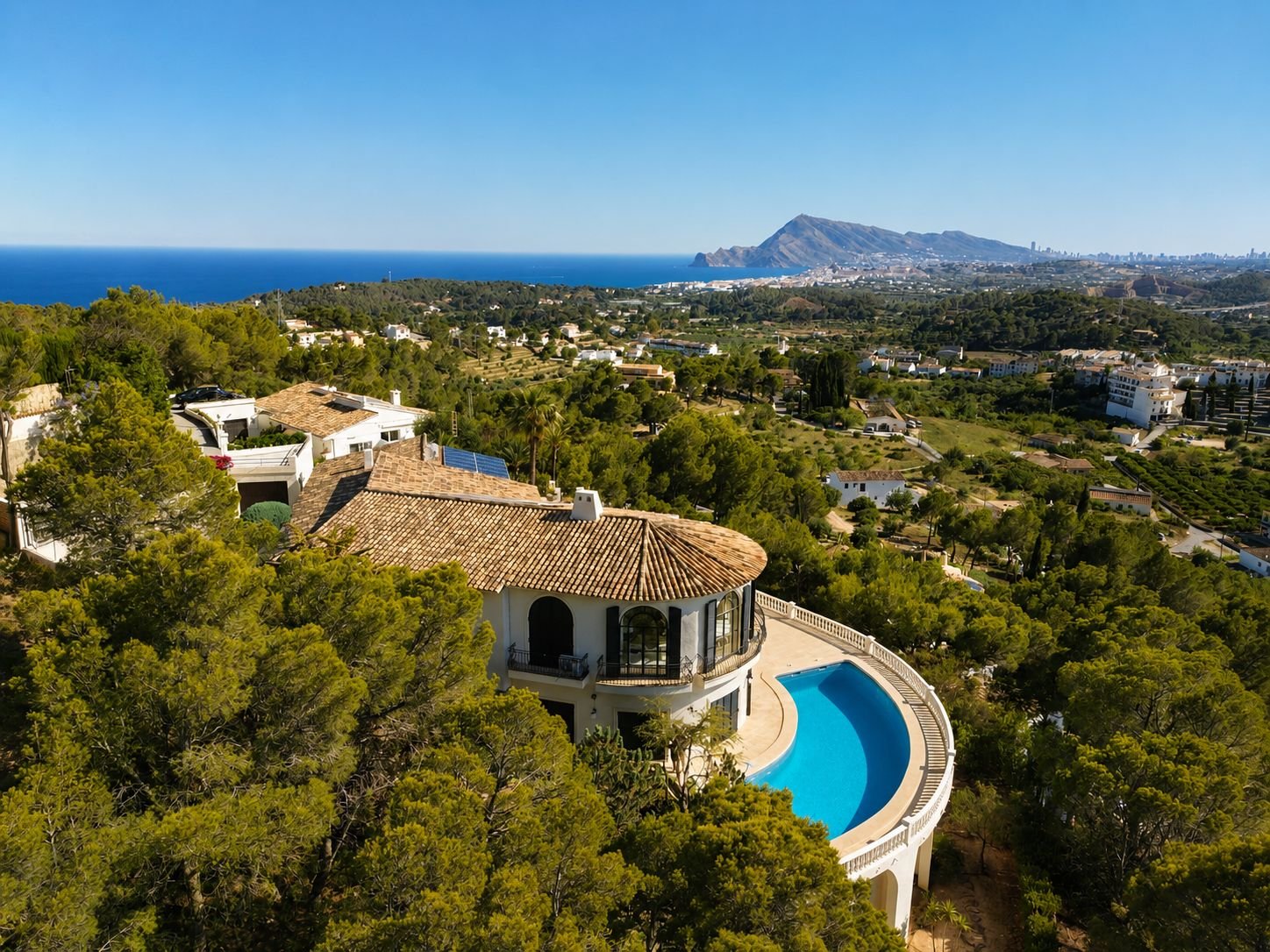 Exceptional Luxury Villa with Panoramic Views on a superb location near the Golfcourse of Altea