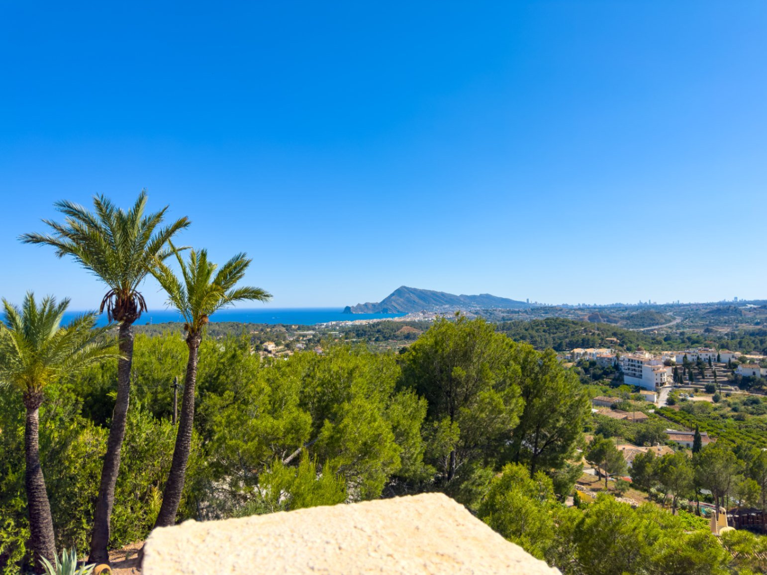 Exceptional Luxury Villa with Panoramic Views on a superb location near the Golfcourse of Altea