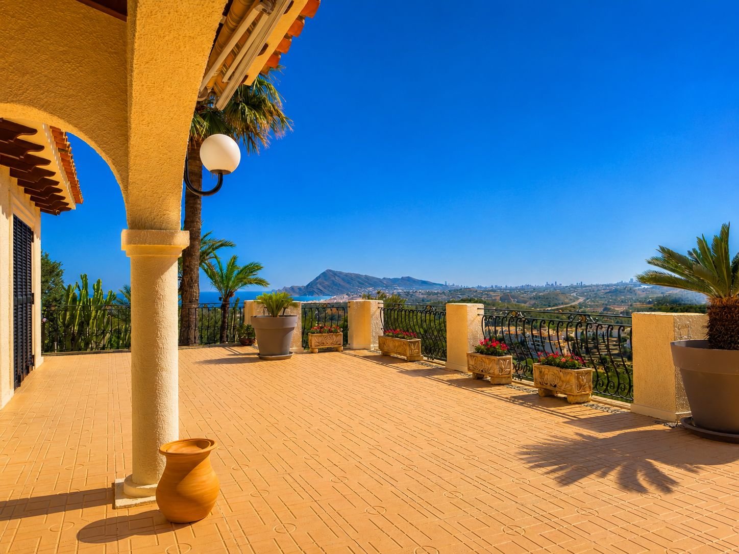 Exceptional Luxury Villa with Panoramic Views on a superb location near the Golfcourse of Altea