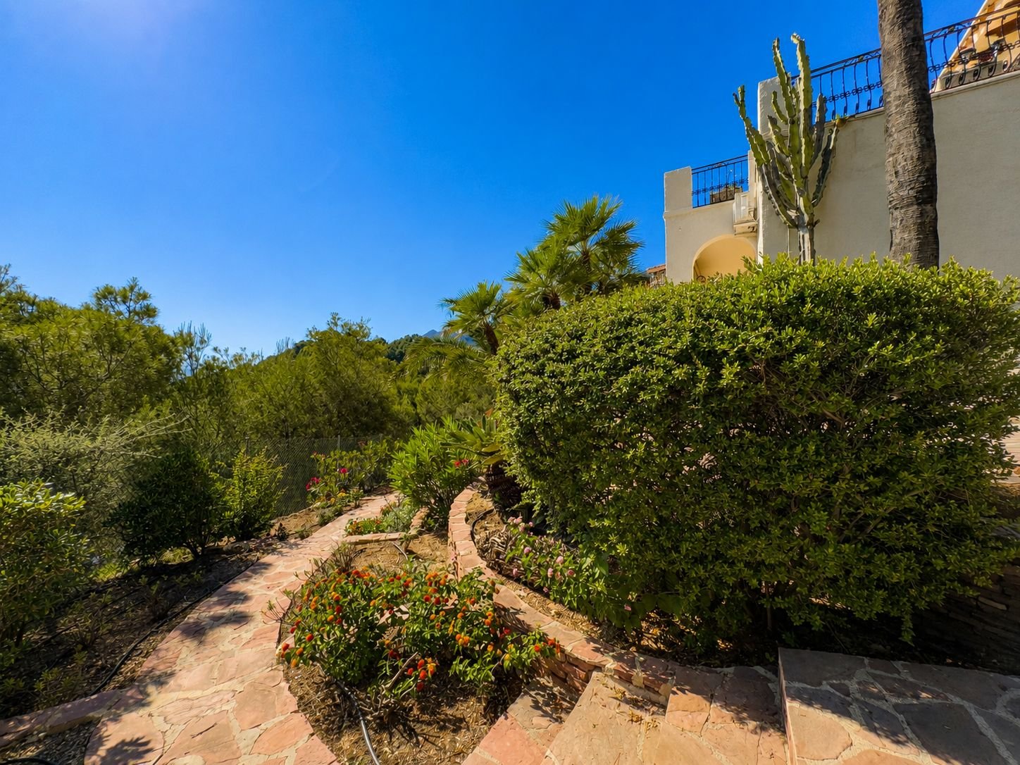 Exceptional Luxury Villa with Panoramic Views on a superb location near the Golfcourse of Altea