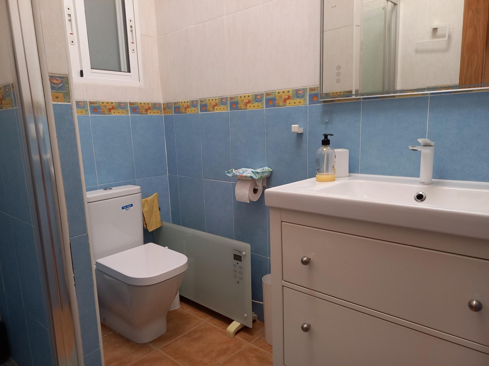 Well-Maintained Single-Storey Country House with 3 Bedrooms, Pool and Guest Accommodation