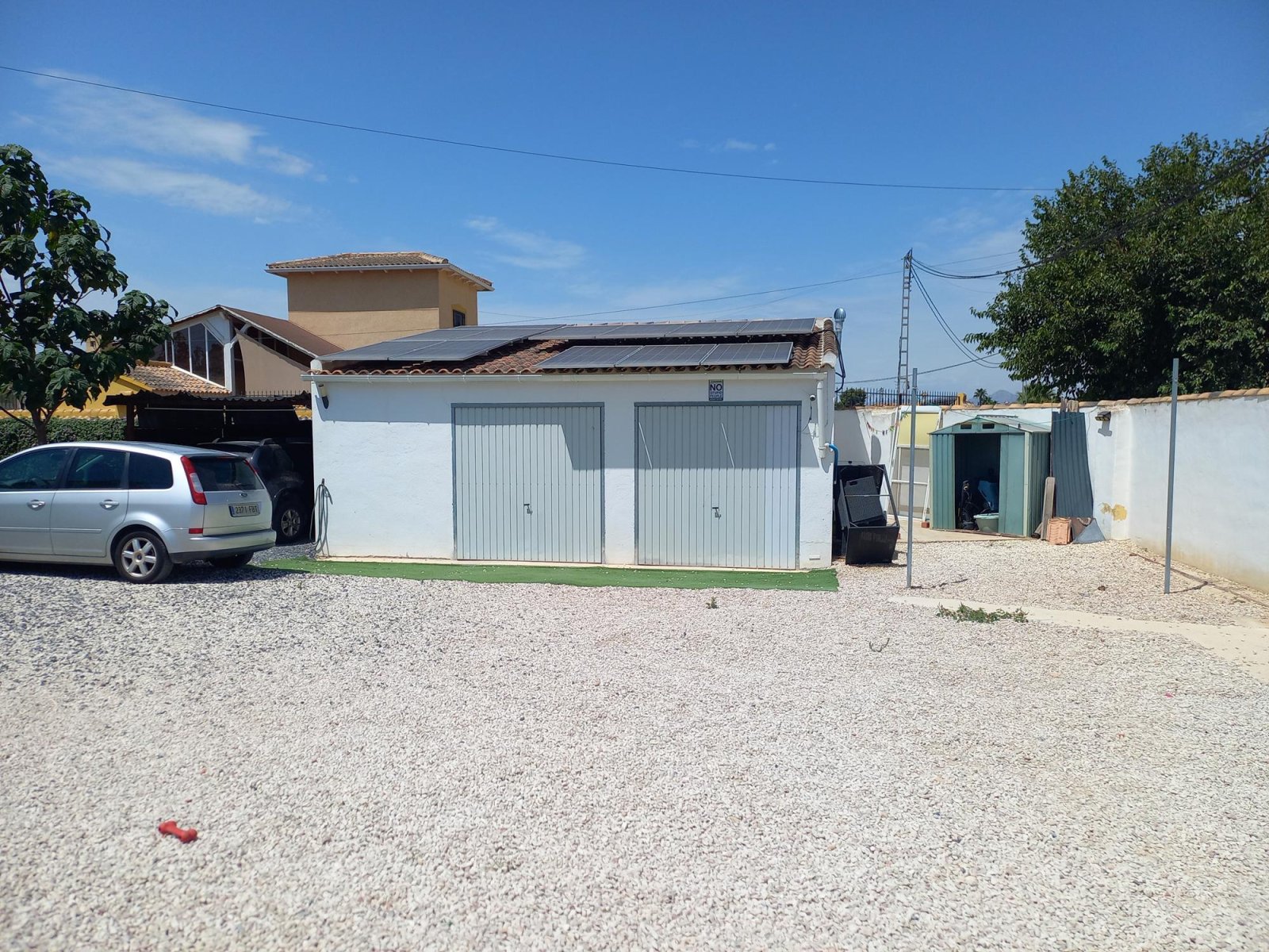 Well-Maintained Single-Storey Country House with 3 Bedrooms, Pool and Guest Accommodation