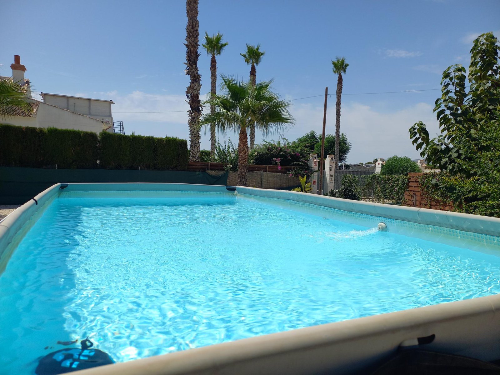 Well-Maintained Single-Storey Country House with 3 Bedrooms, Pool and Guest Accommodation