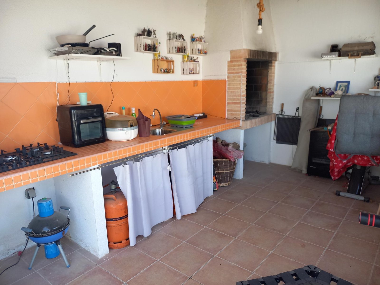Well-Maintained Single-Storey Country House with 3 Bedrooms, Pool and Guest Accommodation