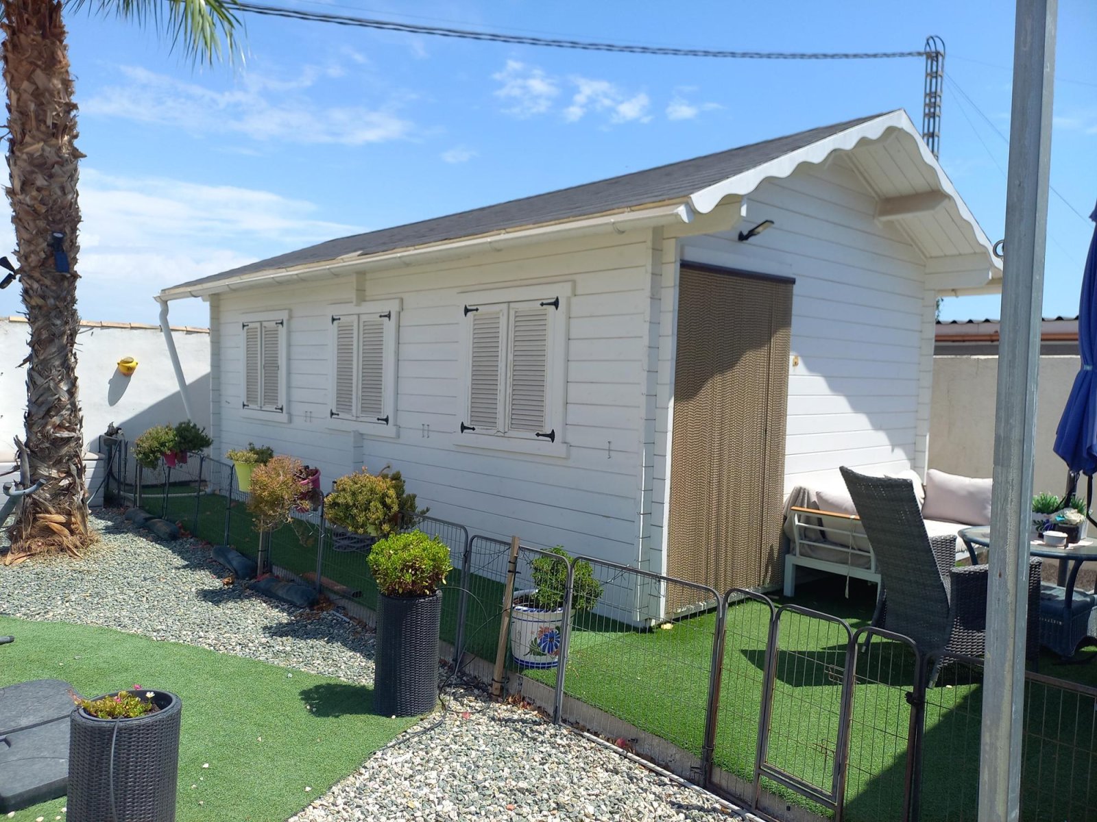 Well-Maintained Single-Storey Country House with 3 Bedrooms, Pool and Guest Accommodation