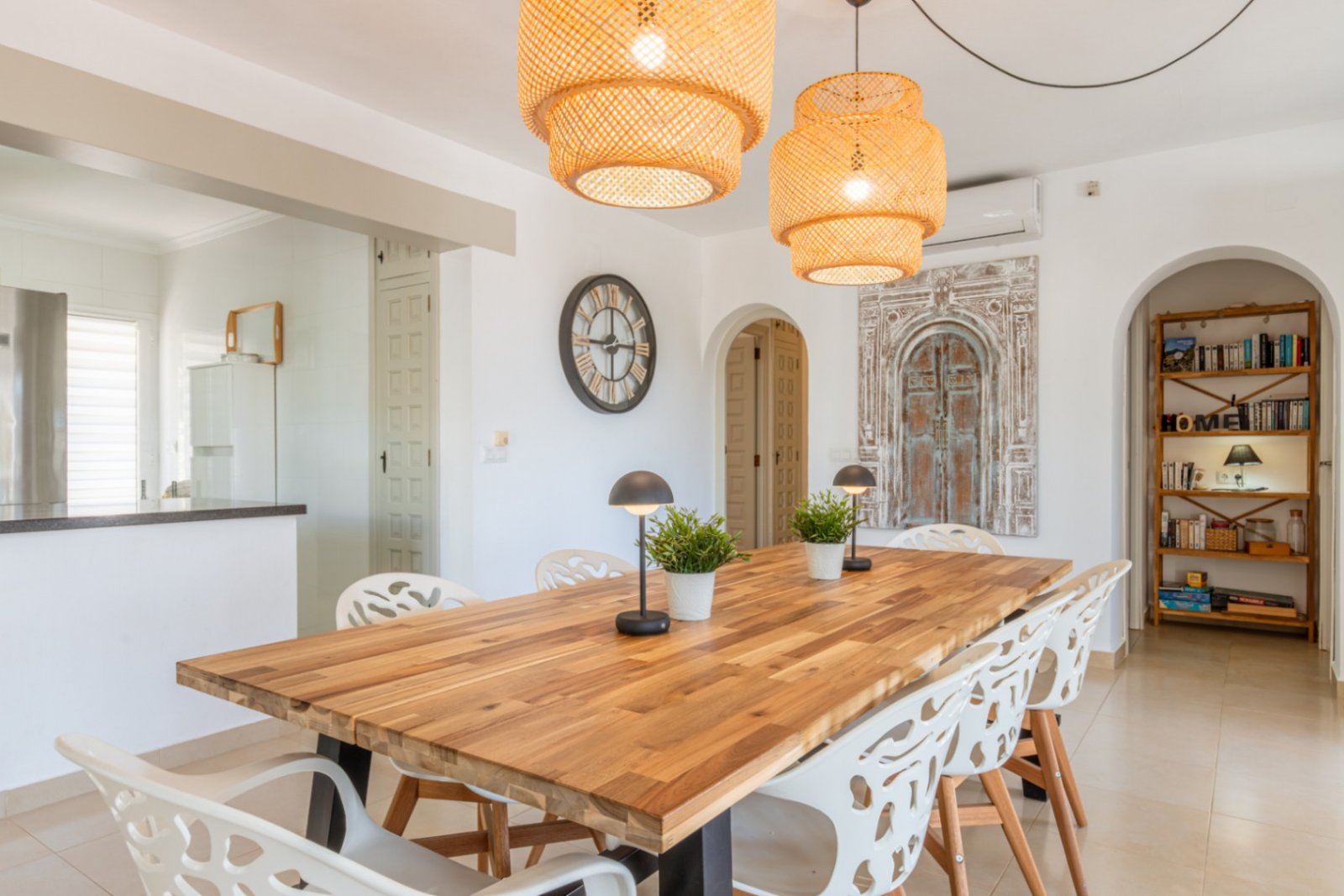 Villa with 4 bedrooms, 3 bathrooms, guest toilet, private pool and fantastic sea views