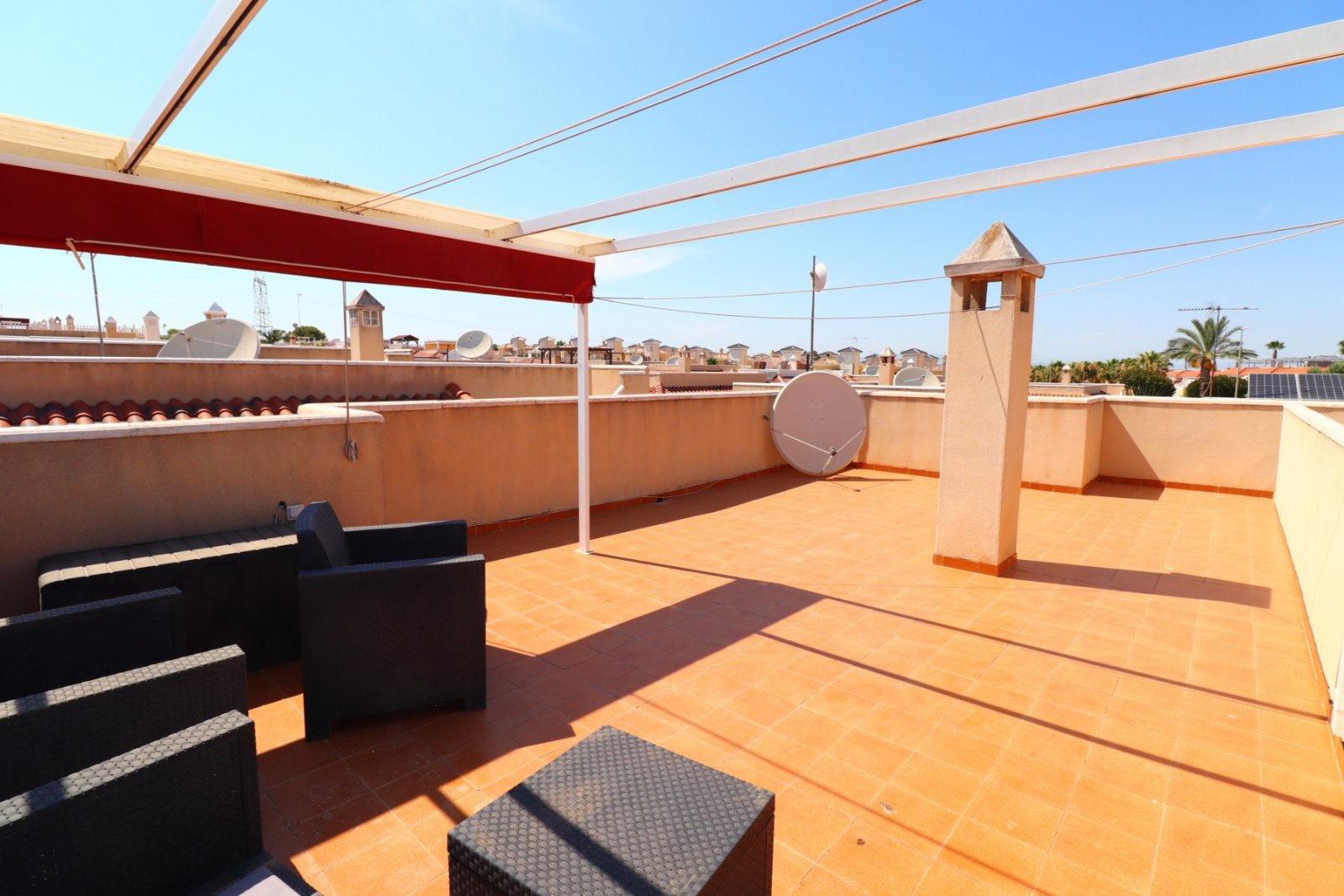 Villa with 3 bedrooms, 1 bathroom and a communal swimming pool in Lo Crispin